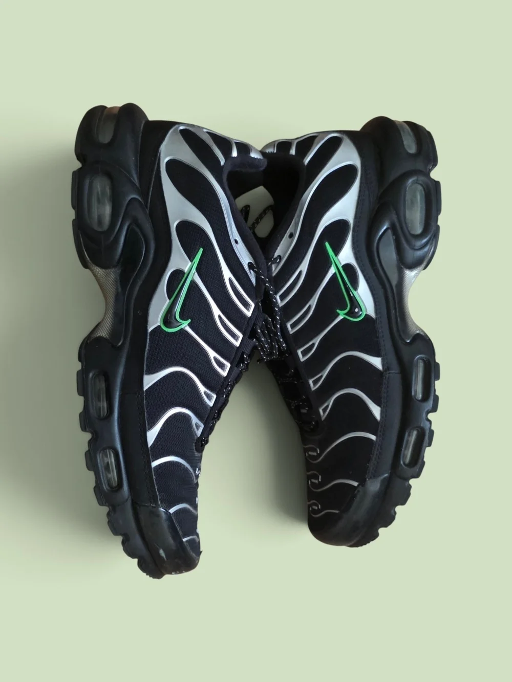 Men's Black Athletic Lace-Up Sneakers
